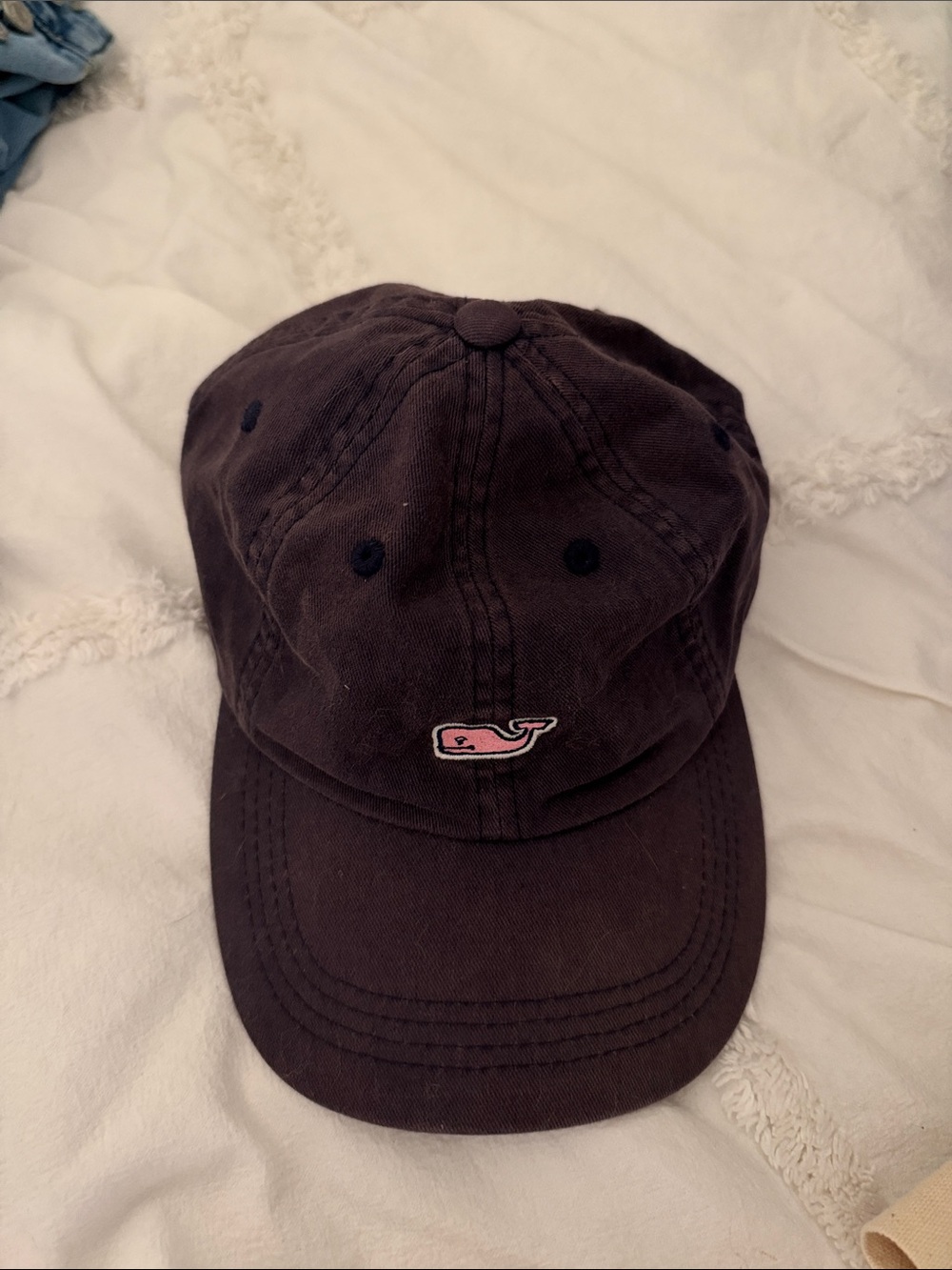 Vineyard Vines Classic Baseball Hat Embroidered Whale Baseball Cap in navy blue